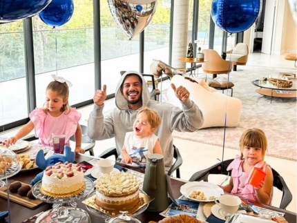 Ze Felipe celebra 28 anos na companhia dos tres filhos