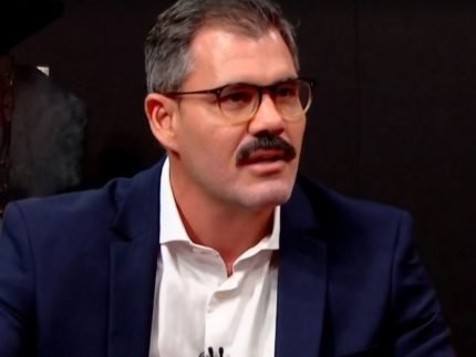 Alvo de criticas Juliano Cazarre detalha curso para homens e