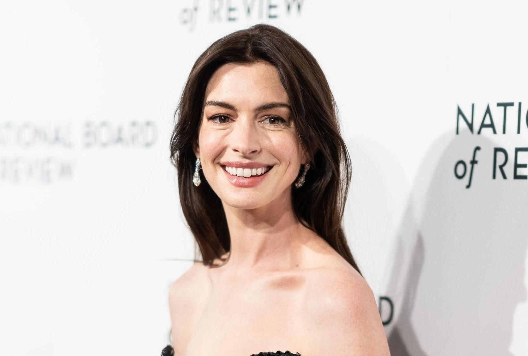 Anne Hathaway abre o jogo sobre rumores de procedimentos.webp