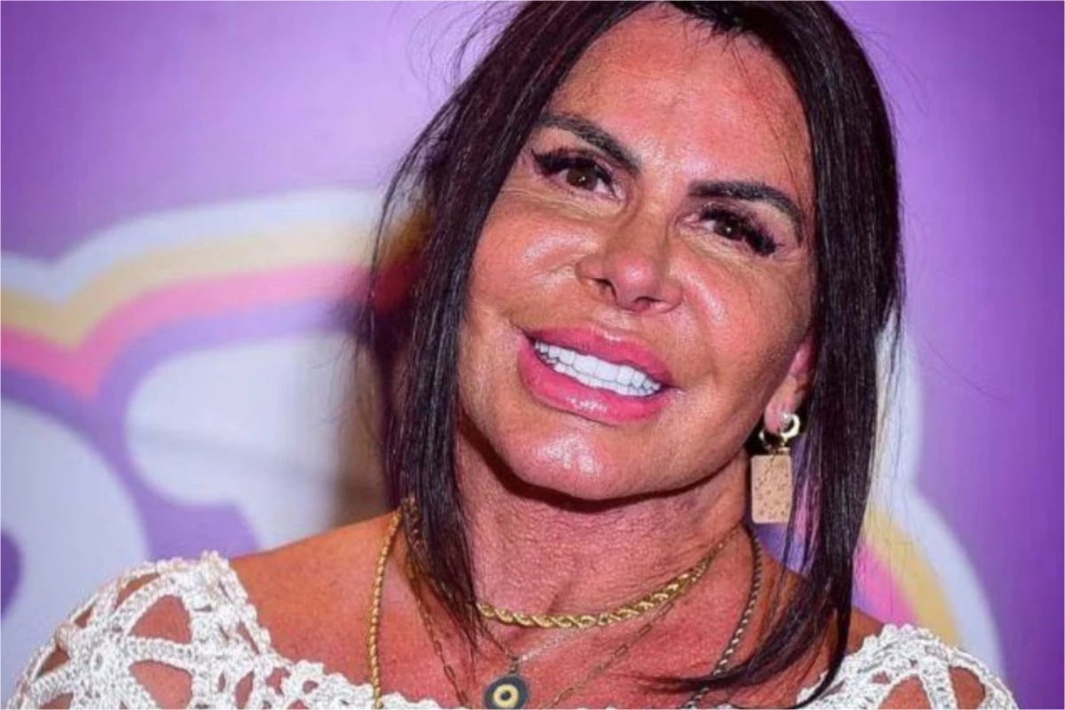 Aos 66 anos Gretchen aparece com roupa transparente e mostra