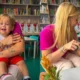 Apos rumores de termino Virginia posa com filho cacula.webp