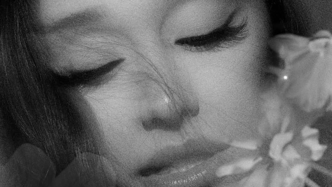 Ariana Grande lanca primeiro single de nova era musical.webp