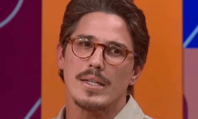 Ator Romulo Arantes Neto retorna a Globo e entrega clima