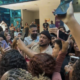 Belo visita universidade no Rio e atrai multidao de fas