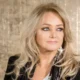 Bonnie Tyler e colocada em coma induzido apos cirurgia.webp