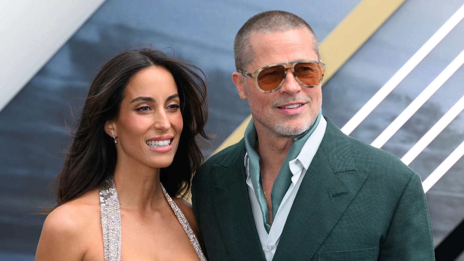 Brad Pitt e flagrado em evento com namorada 30.webp