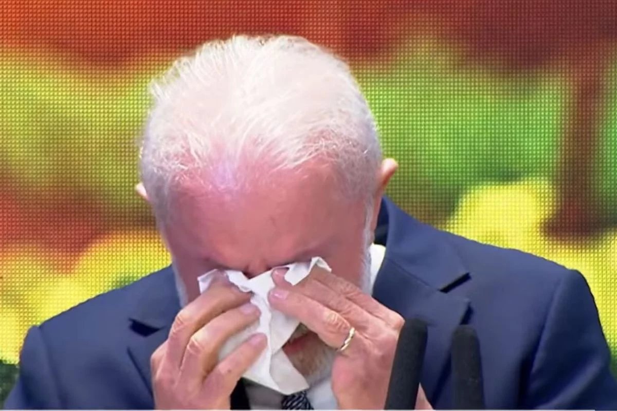 Chega noticia de desistencia de candidatura e Lula faz comunicado
