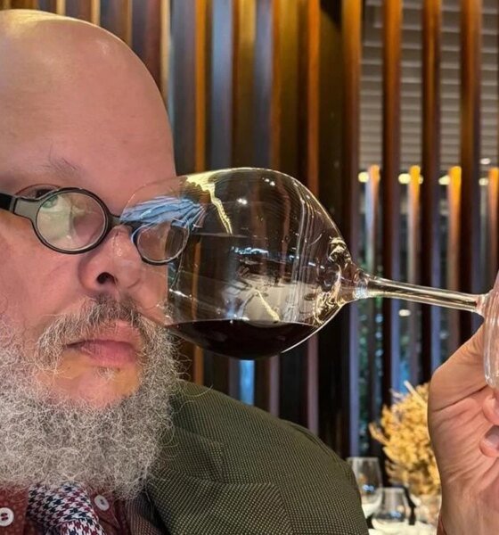 Ed Motta admite descontrole joga cadeira em bar do Rio