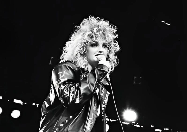 Em coma Bonnie Tyler sofre parada cardiorrespiratoria e e.webp