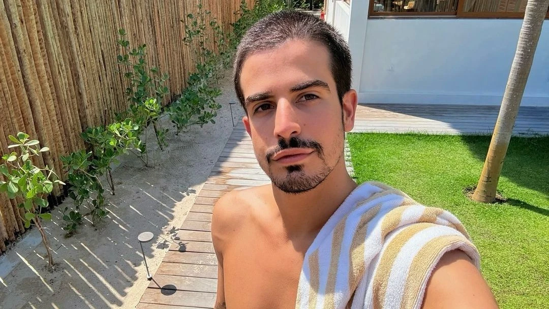 Enzo Celulari e flagrado em clima de romance com.webp
