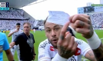 Erro bizarro da arbitragem tira Neymar de campo por engano