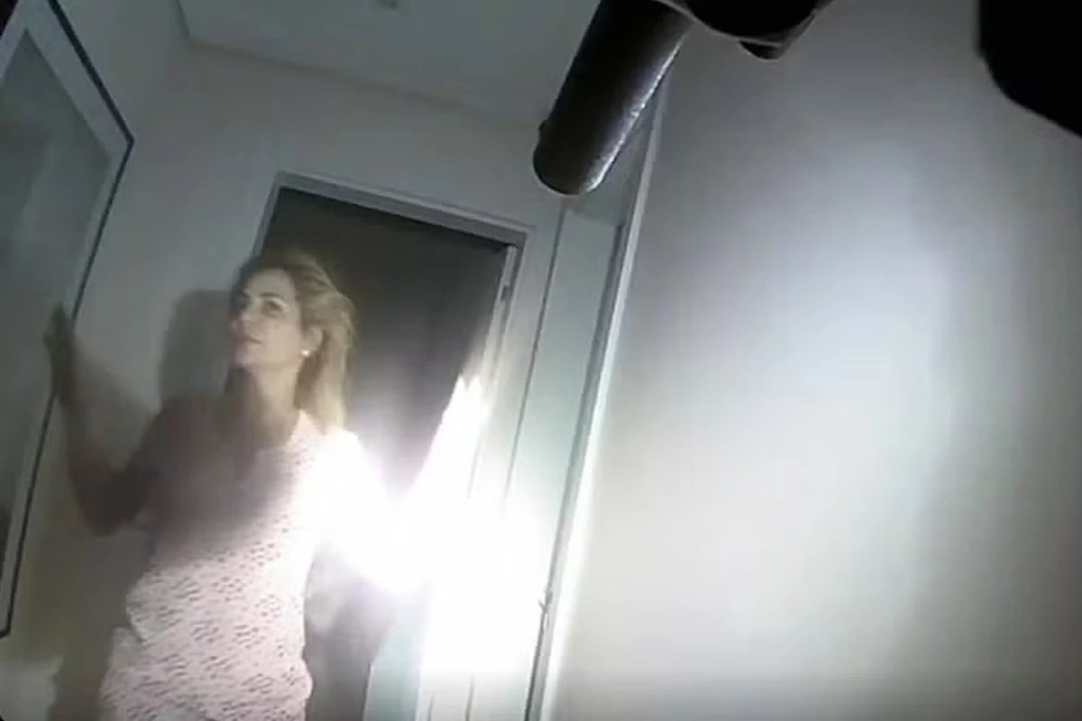 Este foi o momento da prisao de Deolane Bezerra camera