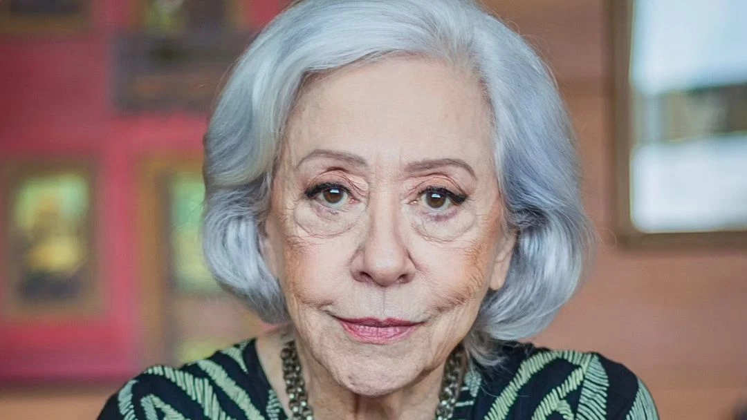 Fernanda Montenegro recebe premio do Globo de Ouro Imensamente.webp