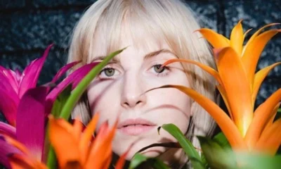 Hayley Williams fala sobre sua primeira turne solo Me.webp
