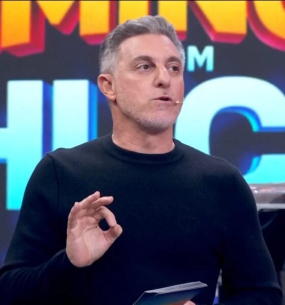 Huck insinua que beneficiarios enganam o Estado para receber o