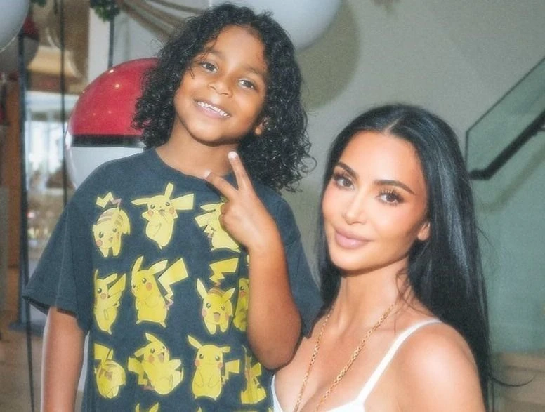 Kim Kardashian mostra aniversario de 7 anos do filho.webp