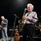 Morre Dick Parry saxofonista do Pink Floyd aos 83.webp