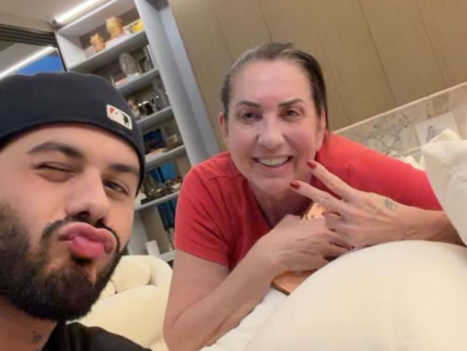 Na casa da ex Ze Felipe posta foto com Margareth