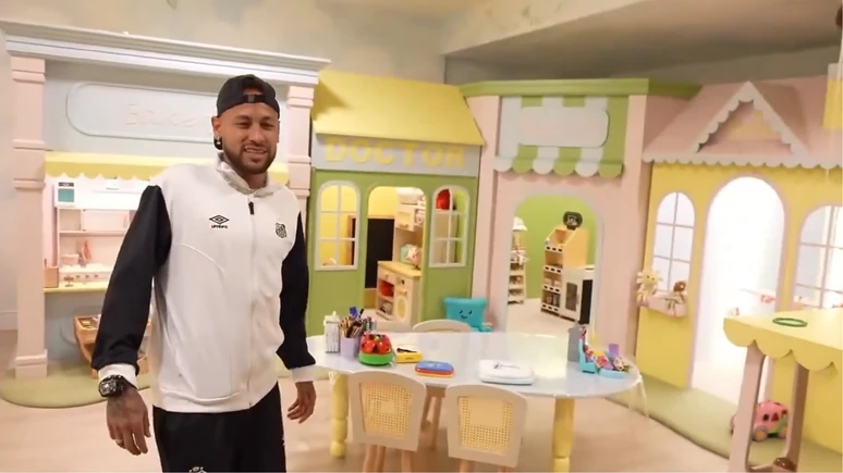 Neymar impressiona ao mostrar brinquedoteca das filhas em mansao.webp