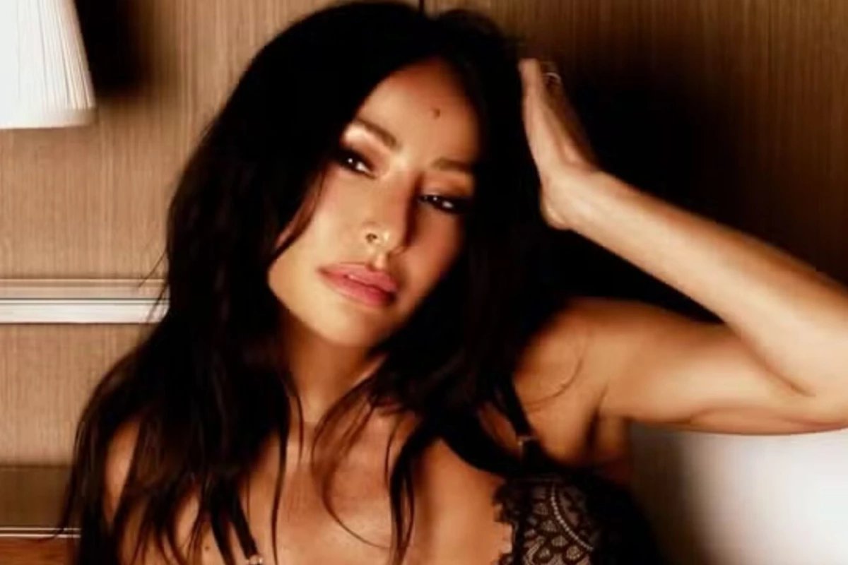 Sabrina Sato posta sequencia de fotos de lingerie e comentario
