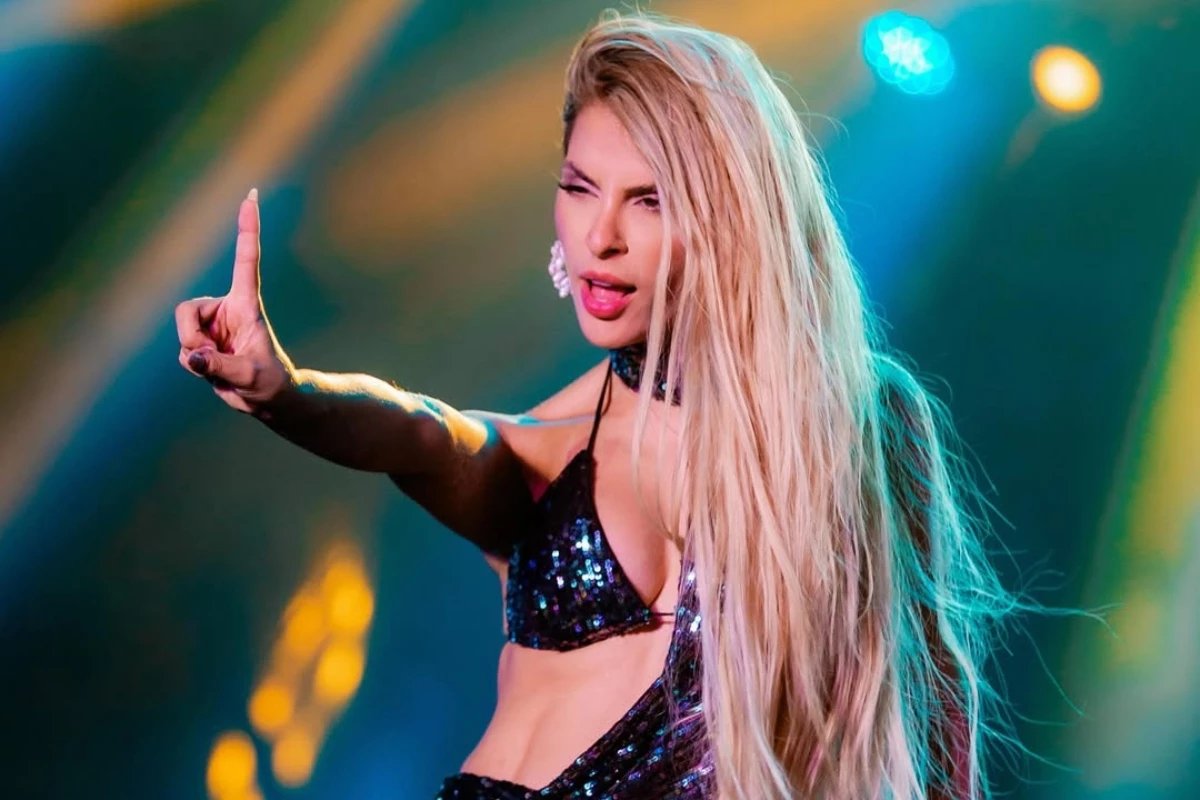 Vocalista da Calcinha Preta e internada as pressas e motivo