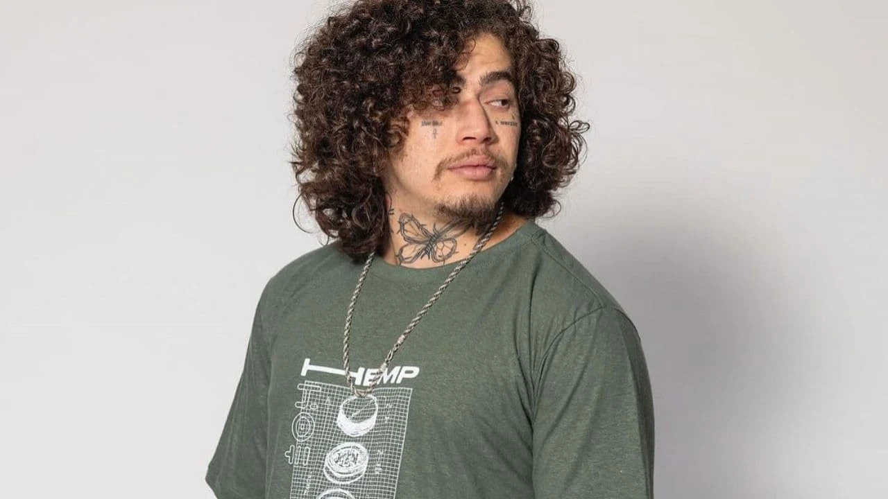 Whindersson Nunes revela ja ter ficado com uma mulher.webp