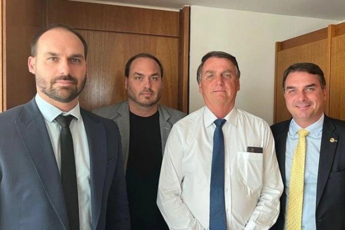 ‘Vai pra… filho de Bolsonaro pede conselho apos ver estado