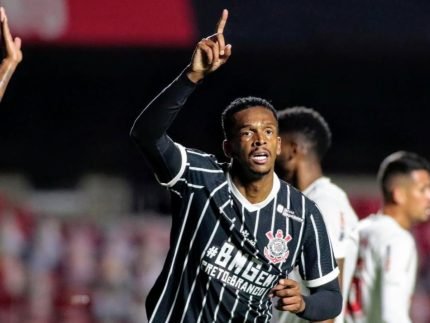 Apos prisao por divida de pensao equipe do ex jogador Jo