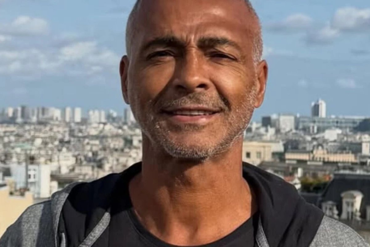 Apos ter visto negado namorada de Romario fica no Brasil