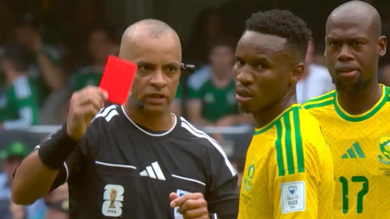Arbitro brasileiro e obrigado a falar ingles para penalizar com