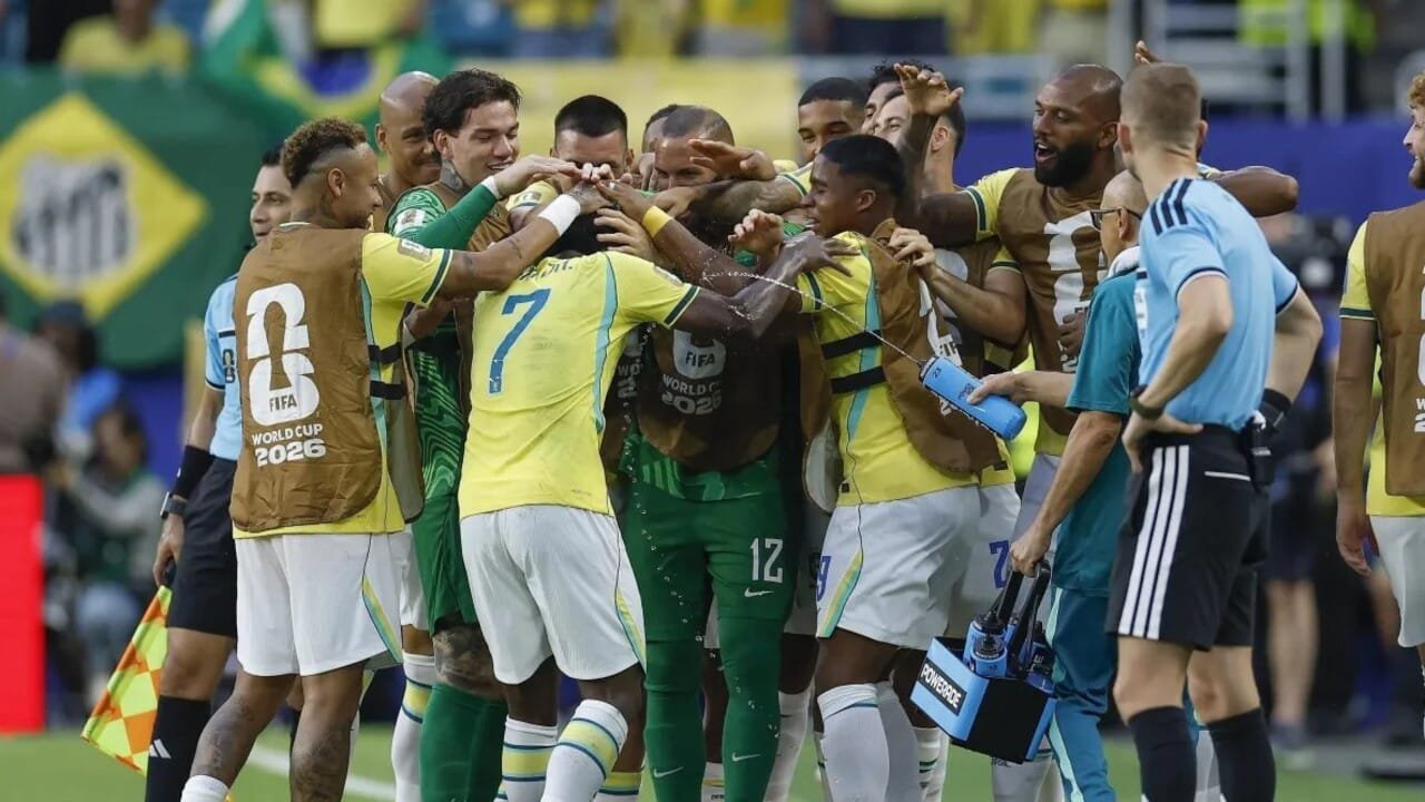 Brasil vence Escocia com autoridade e avanca em primeiro lugar