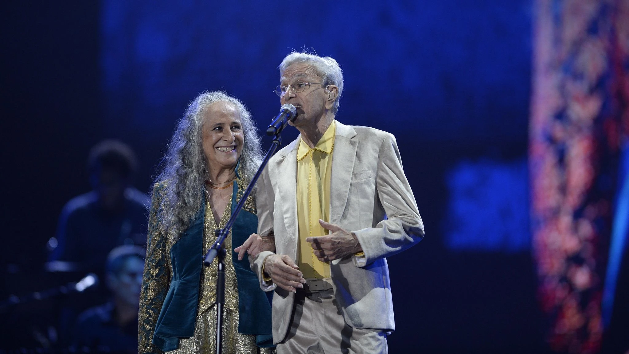 Caetano Veloso celebra 80 anos de Maria Bethania Soube.webp