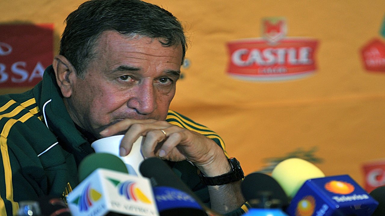 Carlos Alberto Parreira e internado no Rio de Janeiro e