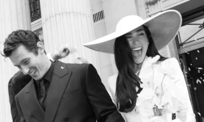 Dua Lipa e Callum Turner chegam a Sicilia para.webp