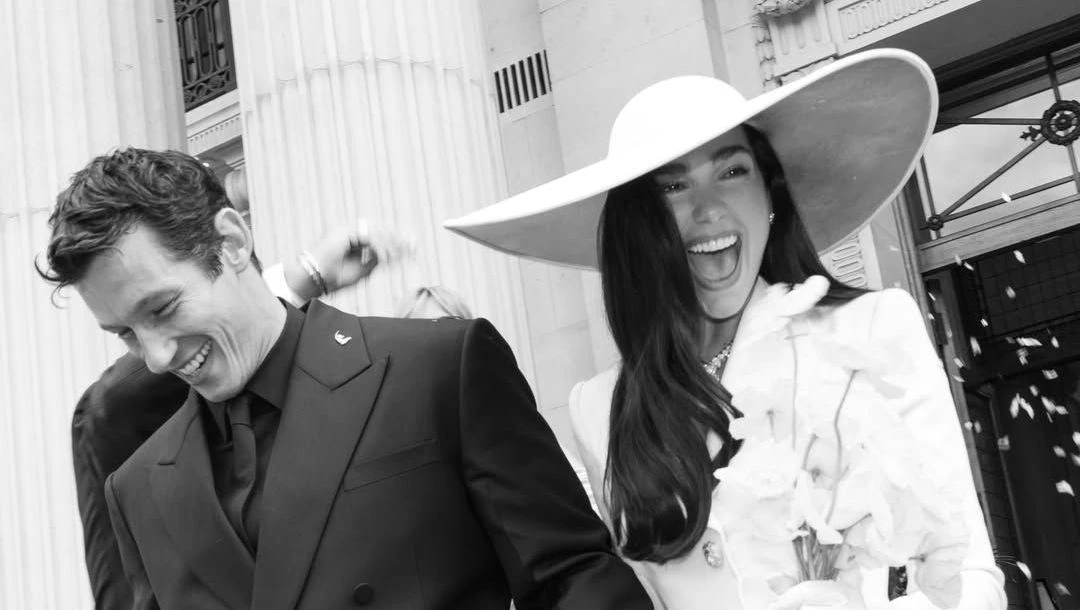 Dua Lipa e Callum Turner chegam a Sicilia para.webp