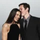 Dua Lipa e Callum Turner sao flagrados aos beijos.webp