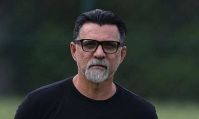 Ex zagueiro da Selecao Brasileira e detido em aeroporto antes de