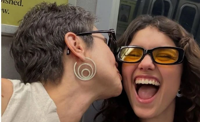 Filha de Sandra Annenberg posa com namorada e ganha.webp