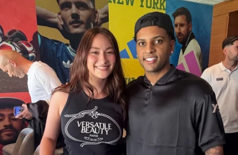 Fora da Copa Rodrygo posa com atriz de O.webp