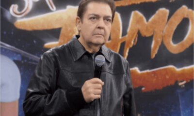 Foto mostra Faustao assistindo ao jogo do Brasil contra o