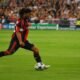 Gesto de Ronaldinho Gaucho durante o hino nacional chama atencao