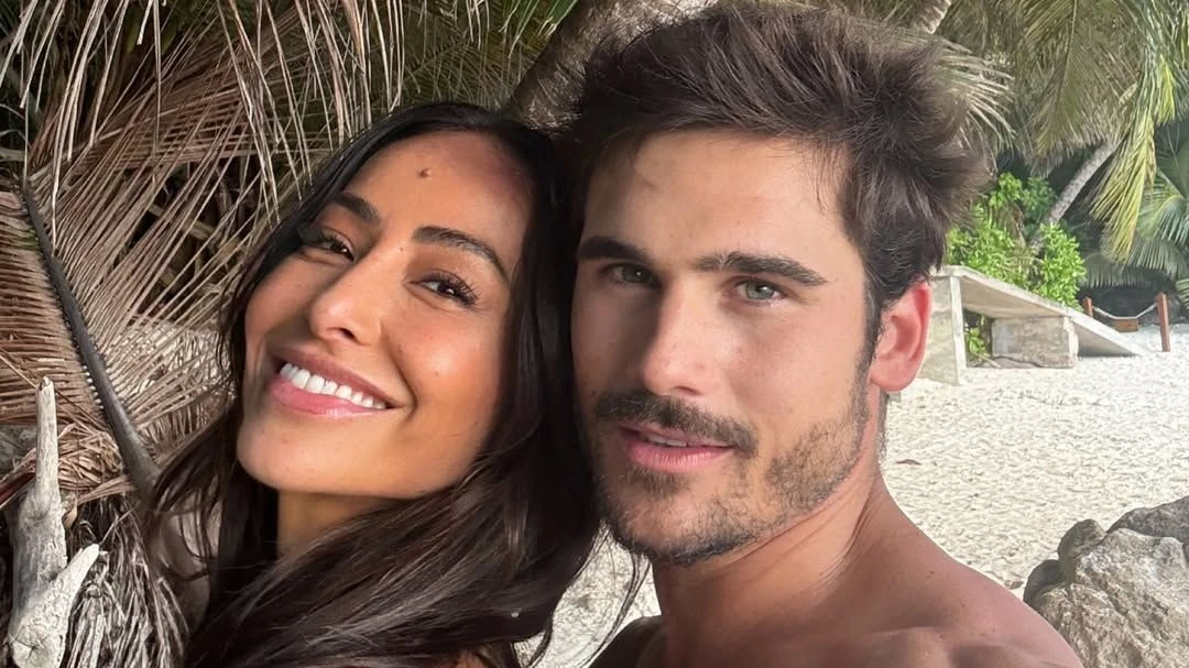 Gravida Sabrina Sato exibe barriga e se declara para.webp