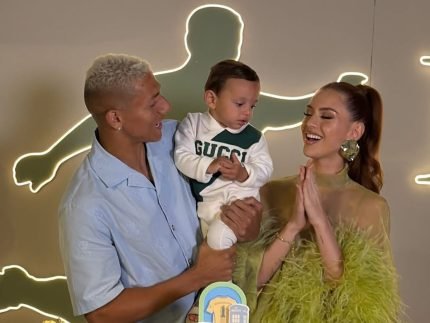 Jogador Richarlison rebate critica ao nome do filho e dispara