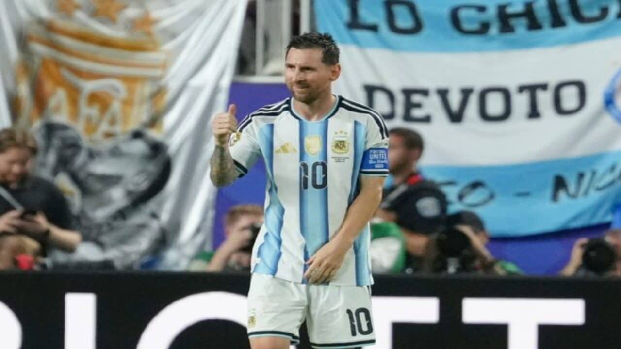 Lionel Messi alcanca Klose e entra para a historia das