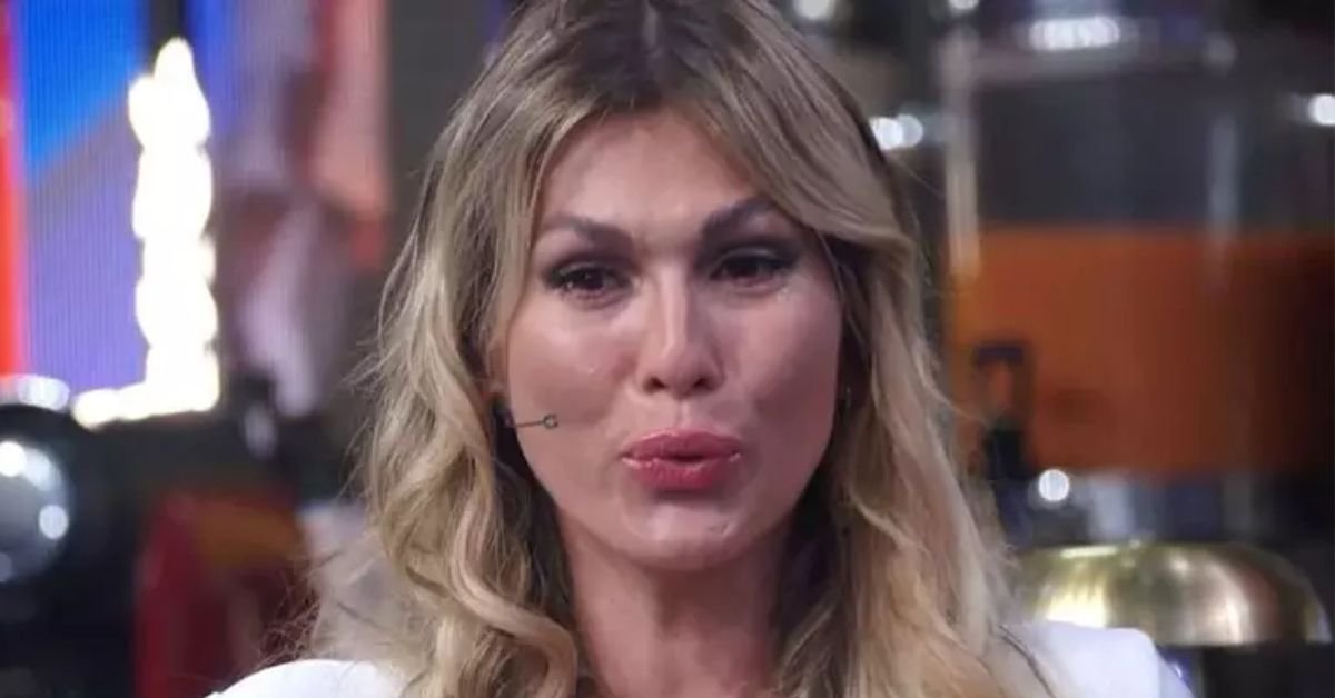 Livia Andrade chama atencao apos ser substituida no ‘Domingao