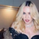 Madonna afirma que IA e algoritmos sao o oposto.webp