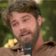 Marido de Larissa Manoela chora ao vivo na Globo ao