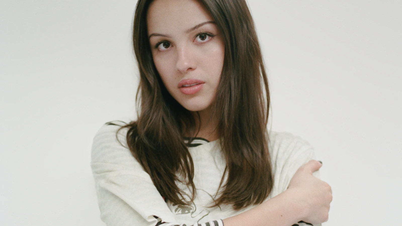 Olivia Rodrigo desabafa sobre fim de romance em 3o.webp
