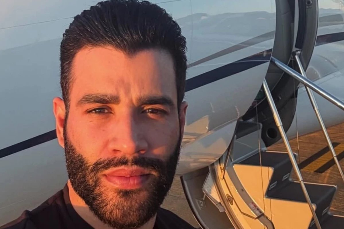 Policia chega de helicoptero na fazenda de Gusttavo Lima e