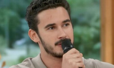 Protagonista de Coracao Acelerado assume romance com atriz apos meses